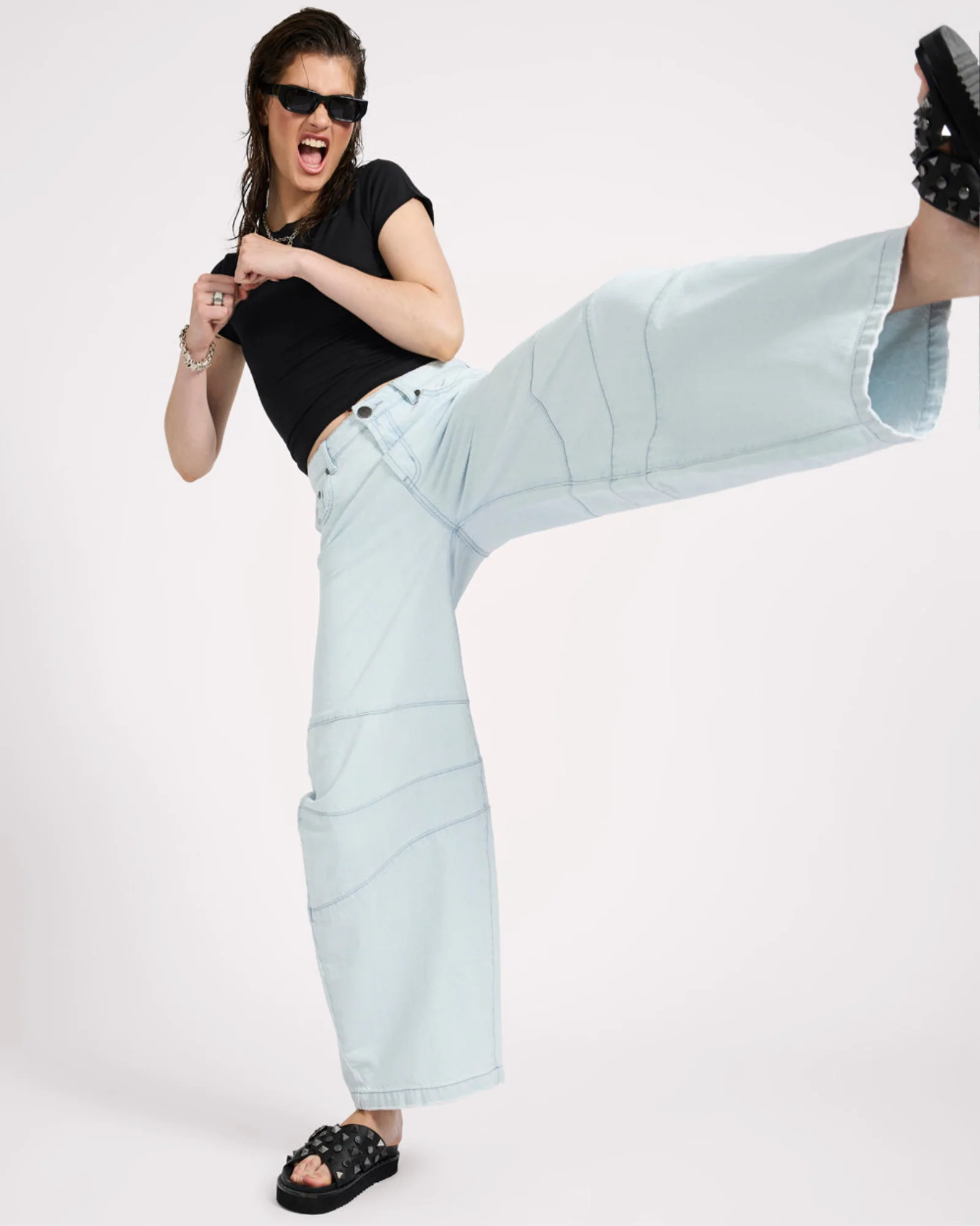 Barrel Mid Waist Wide Leg Denim Jeans - Xanthe Light Blue - Image 10
