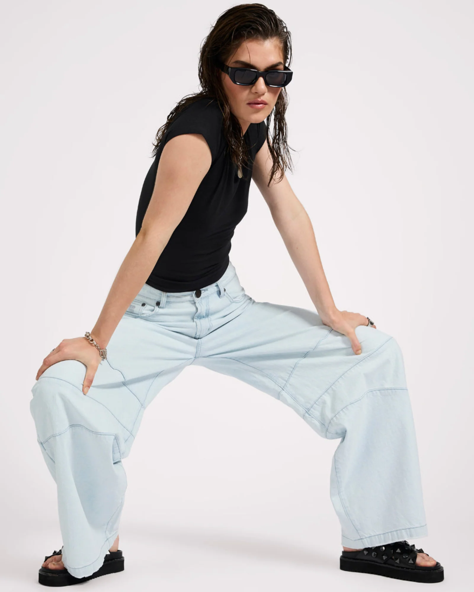 Barrel Mid Waist Wide Leg Denim Jeans - Xanthe Light Blue - Image 9
