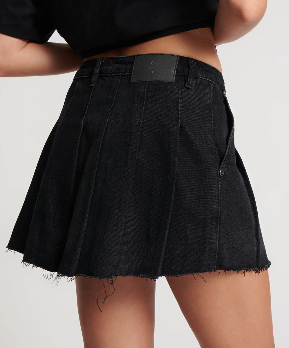 Pleated Low Waist Micro Denim Mini Skirt - Black Oak - Image 3