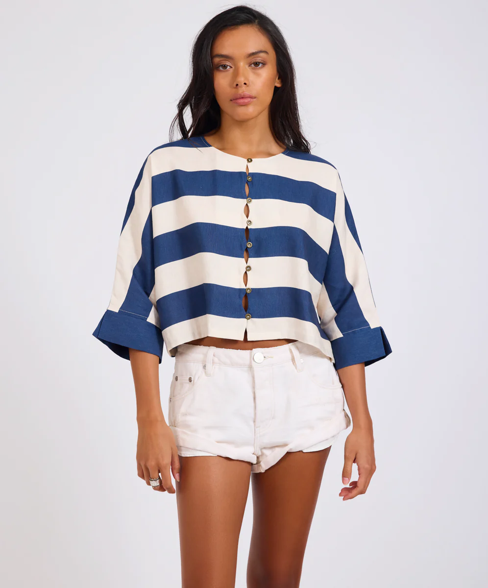 Blue Vista Linen Cropped Batwing Top - Blue Cream - Image 4