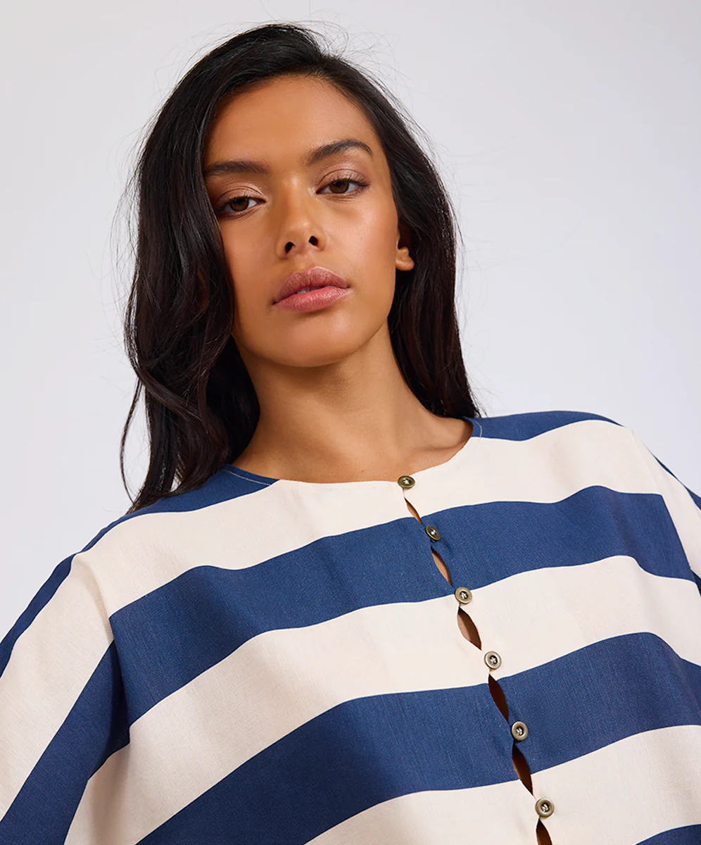 Blue Vista Linen Cropped Batwing Top - Blue Cream - Image 8