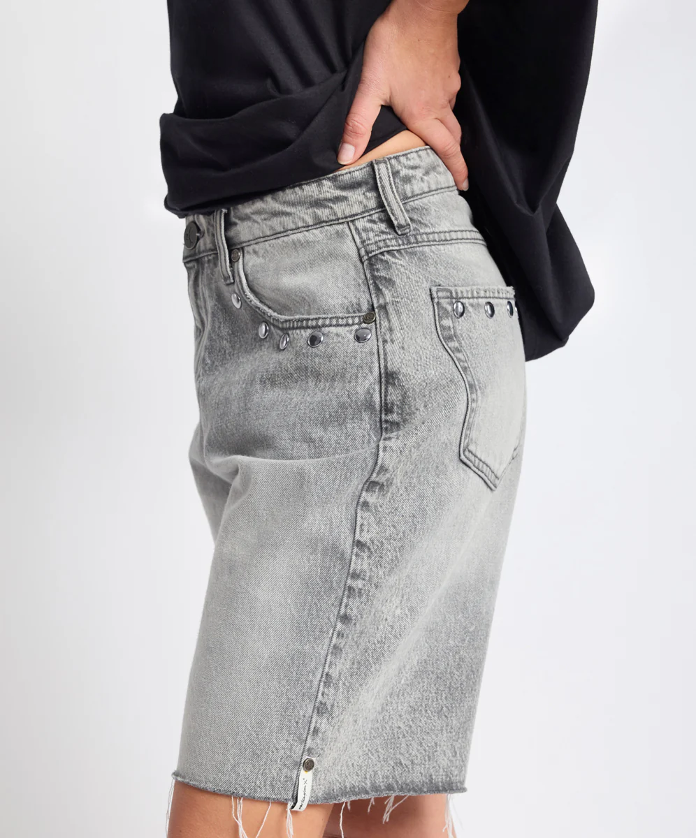 Le Cats Mid Waist Wide Leg Boyfriend Studded Denim Shorts - Soft Grey - Image 3