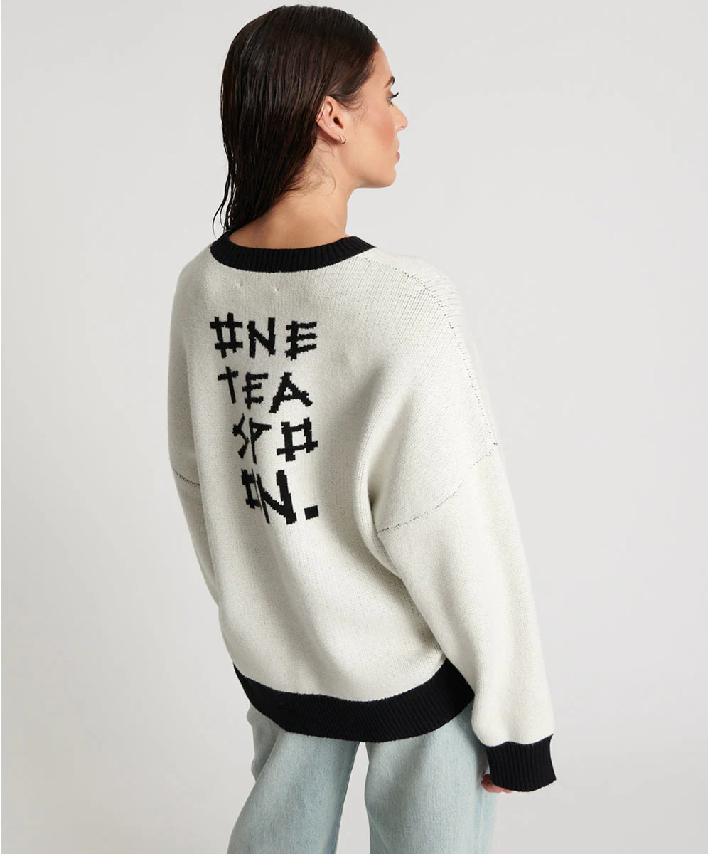 Nuit Noire Batwing Sweater - Cream - Image 4